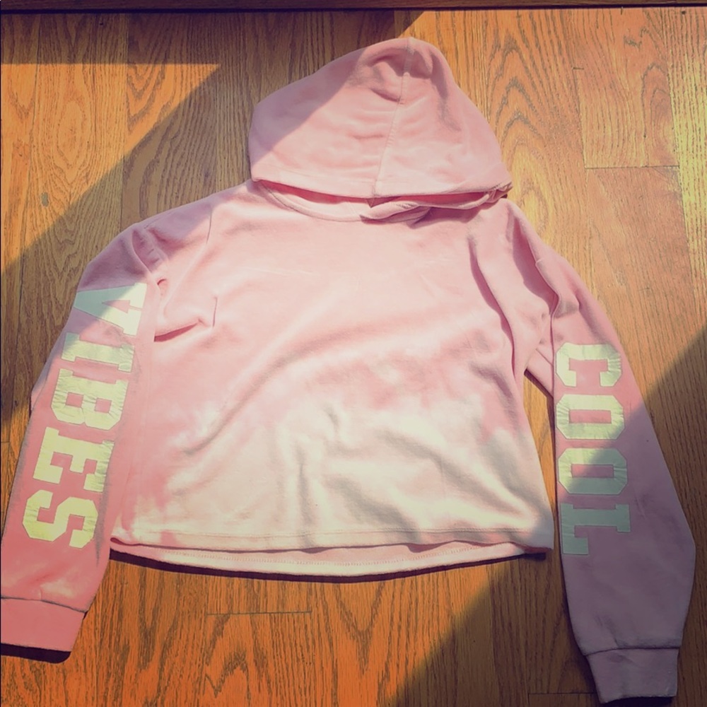 Pink cropped shirt
